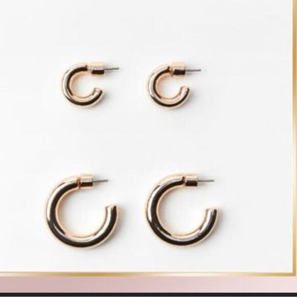 Zero Gold Tone Thick Open Hoop Earrings
There are 2 pairs on this card NWT - Picture 2 of 3